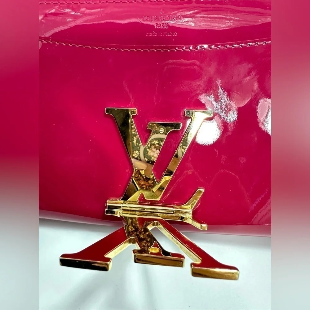 louis vuitton louise clutch patent in pink